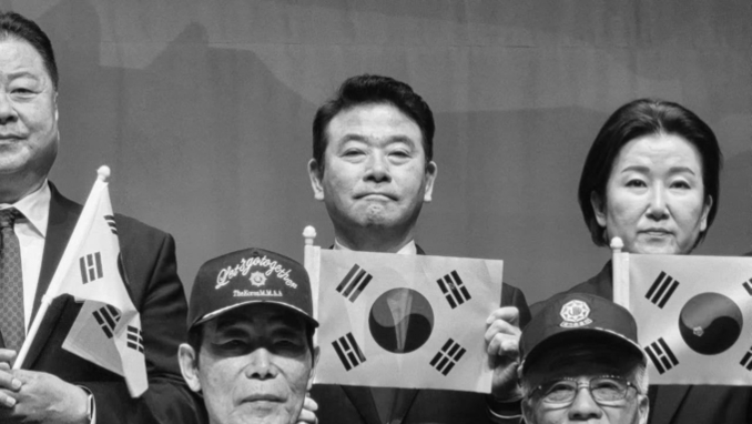 [사진이야기] 김경일 시장의 반쪽 얼굴 사진 의미는…