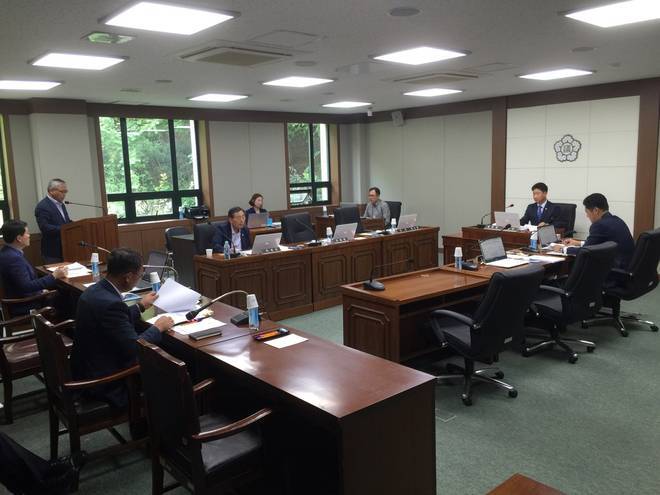 6일 도시산업위원회 회의가 열렸으나 더불어민주당 이근삼, 손배찬 의원과 무소속 안소희 의원은 불참했다.