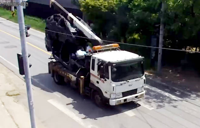도로에 설치된 CCTV 영상을 ‘동영상축약 프로그램’에 접목시켜 역 추적한 결과 조리읍 자동차공업사에서 폐차 2대를 견인했다는 종업원 진술을 확보,