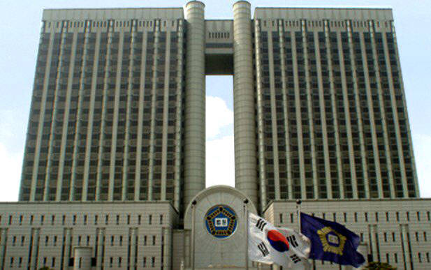 이재홍 파주시장은 지난해 12월 의정부지법 고양지원에서 징역 3년에 벌금 5천8백만 원을 선고받고 법정구속돼 항소했다. 다음 공판은 6월 16일 오후 4시 서울고법 서관 403호에서 열린다.