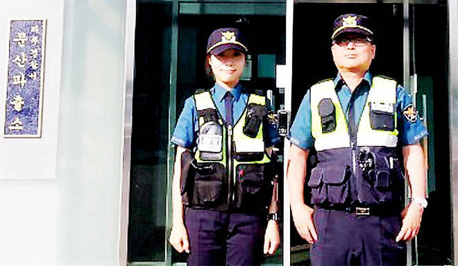 문산파출소 안전지킴이 이상철 경위와 김미진 순경