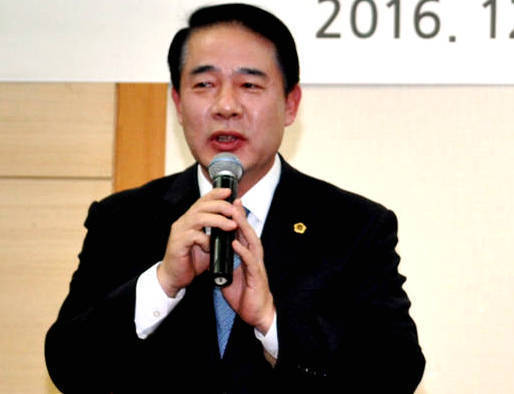 한길룡 도의원은 “경기 서북부의 새로운 랜드마크로 자리매김한 감악산 방문객의 안전과 지역상권의 활성화 그리고 파주시 등산로의 노후화로 인한 안전편의시설 확충에 크게 기여할 것으로 본다”며 이번 특별조정교부금 확보에 따른 기대감을 드러냈다.