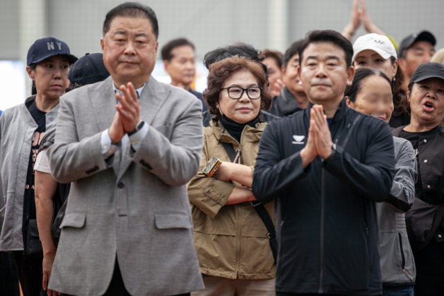 [사진이야기] “여기까지 와서 왜 그래…”