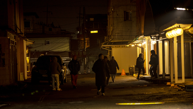 불 밝힌 대추벌 성매매집결지… 돌아오는 성노동자