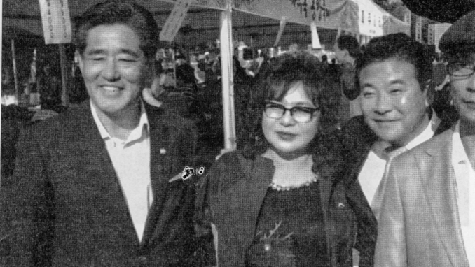 [사진이야기] 같은 행보에 대한 두 가지 시선